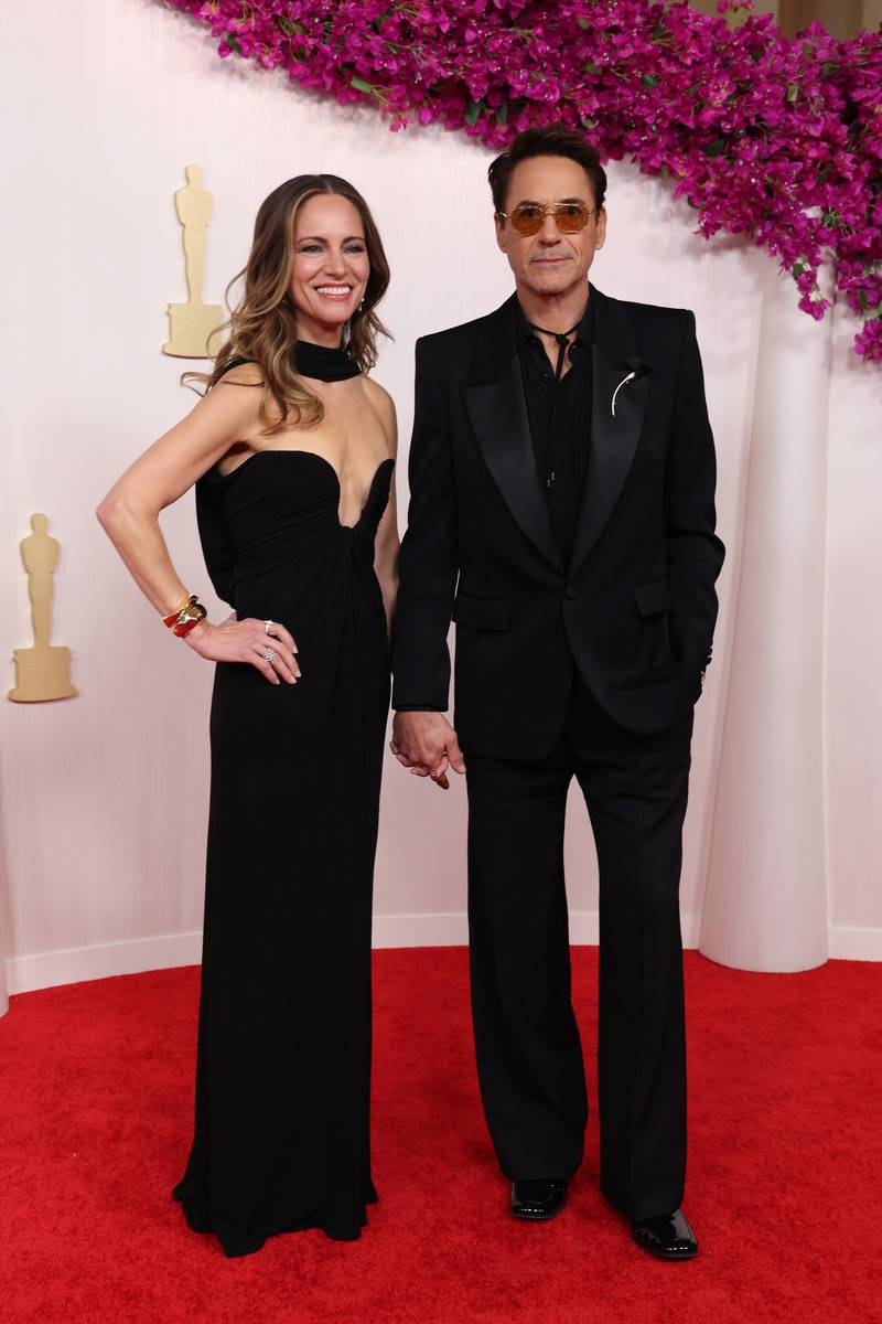 Robert Downey Jr. e Susan Downey saint laurent oscar 2024