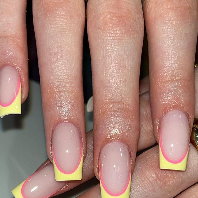 unhas francesinhas amarelas