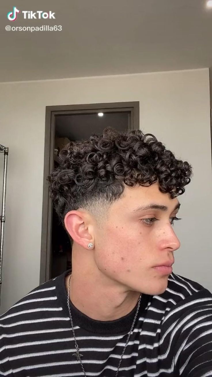 Low Fade em Cabelo Cacheado