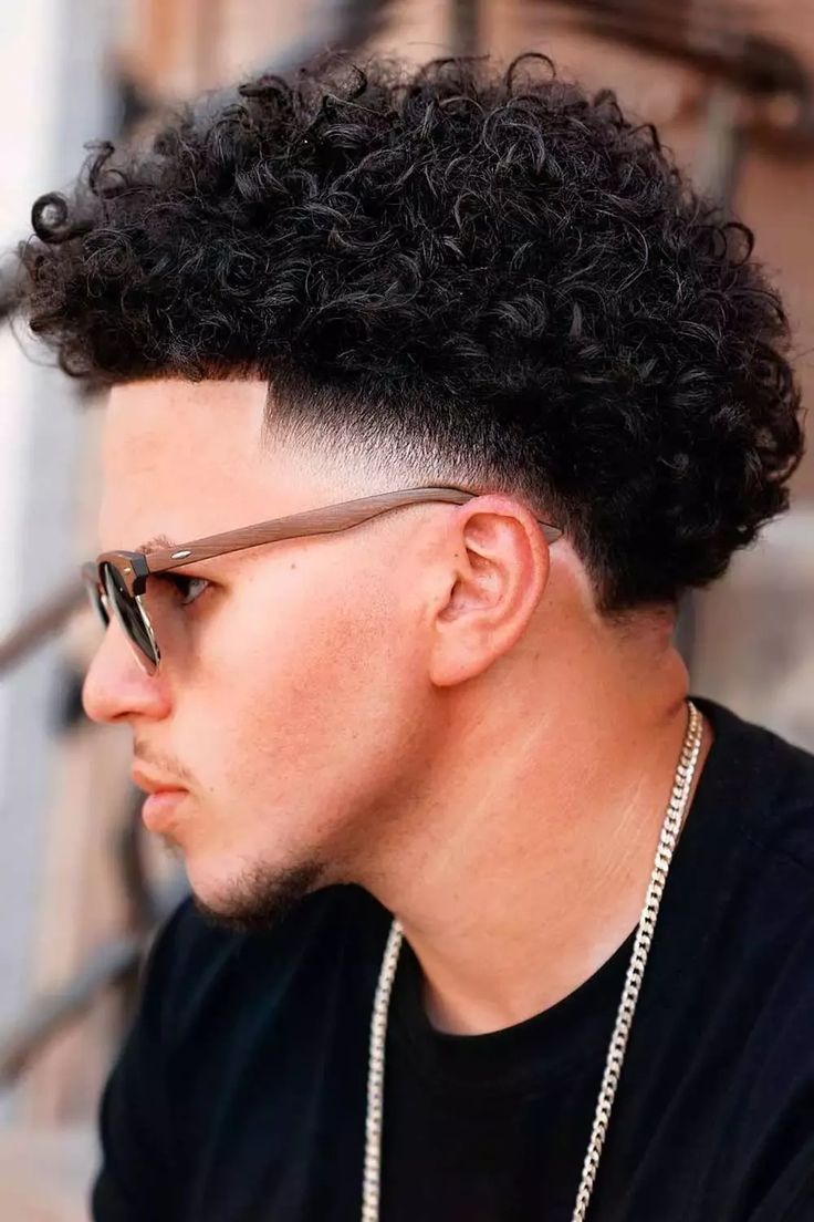 Low Fade em Cabelo Cacheado