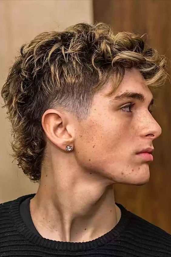 Low Fade em Cabelo Cacheado