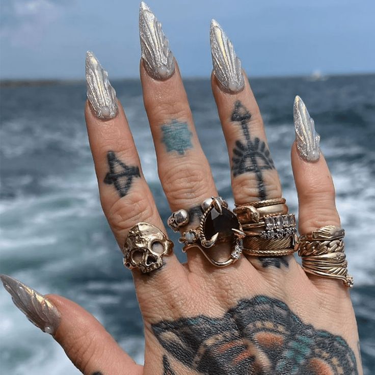 Oyster Shell Nails 