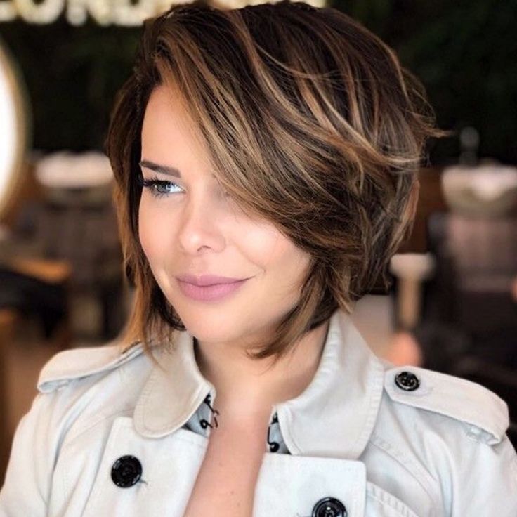 Chanel de Bico morena iluminada